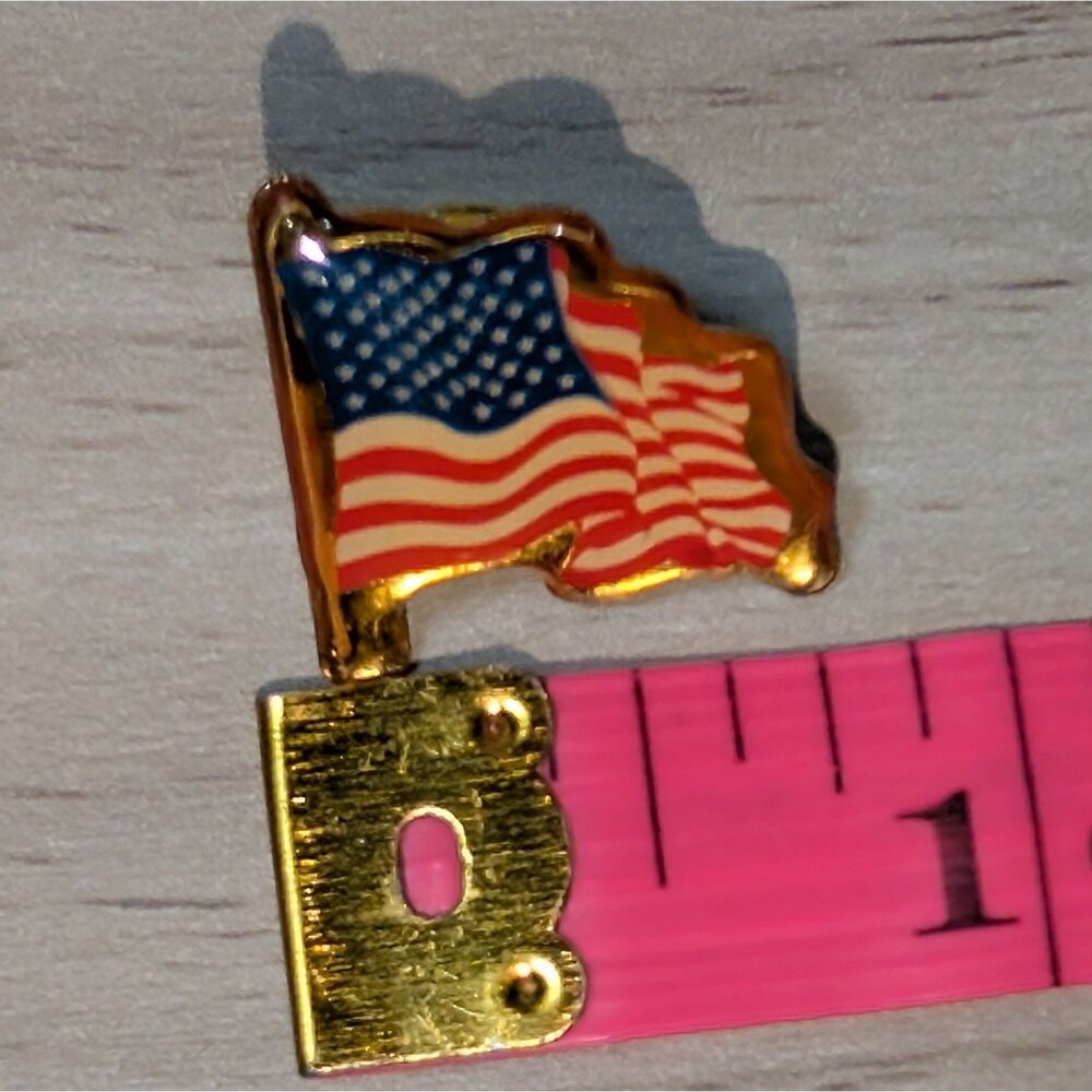 American Flag USA Patriotic Lapel Pin Gold Tone Red White Blue Enamel